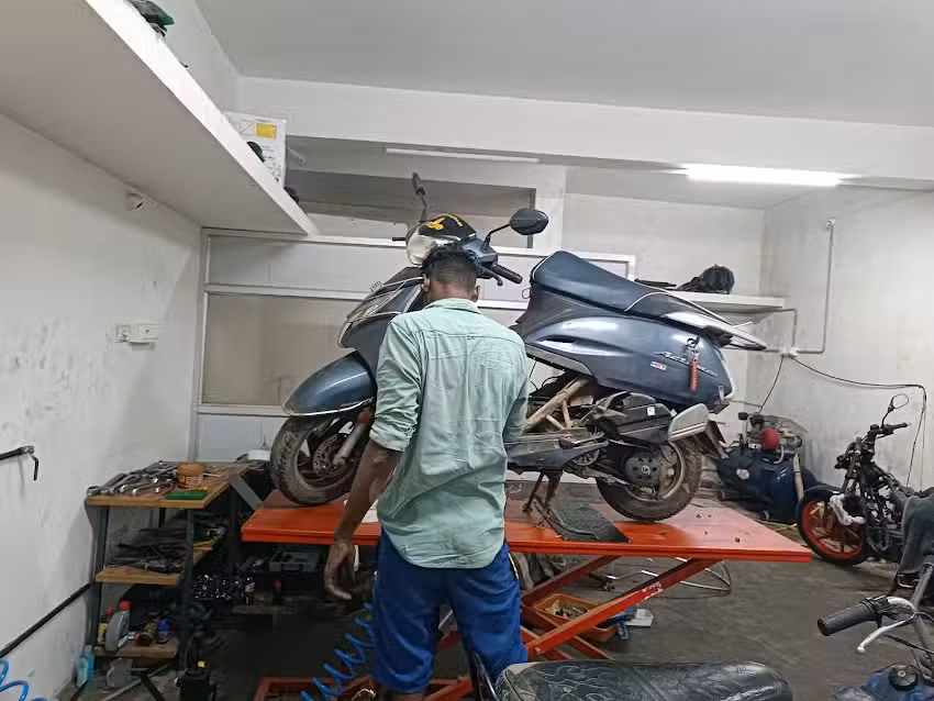 AR Praveen Two wheeler service center