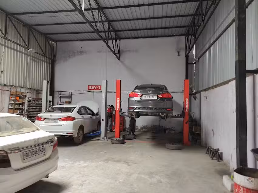 Auto Mechanics | Car Repair Service | Dry Cleaning | Denting & Painting