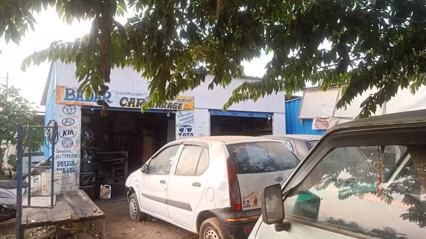 Badar car gyarege whithTowing van service