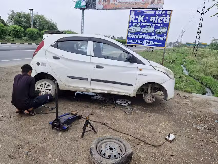 Car service center tonk