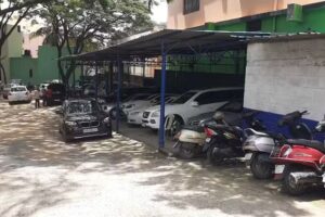 Car tracks car service