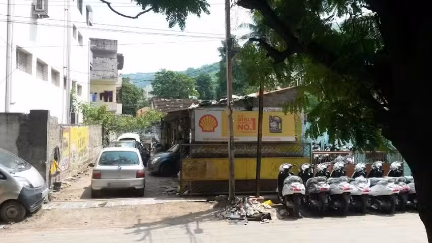 Chinni Car Mechanic Shed