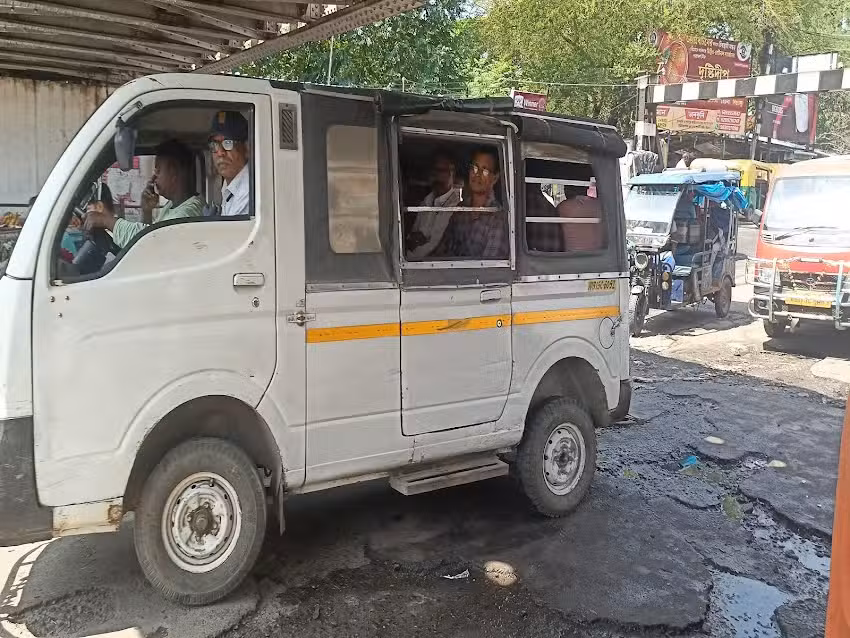 Chinsurah station magic stand service