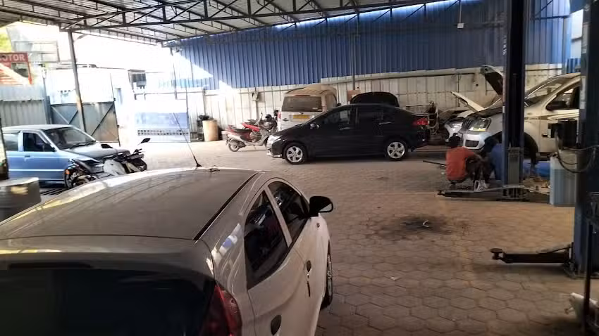 GoMechanic &ndash; Car Breakdown | Towing | Road Side Assistance