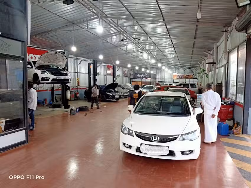 GoMechanic &ndash; Car Dent Paint Shahdara