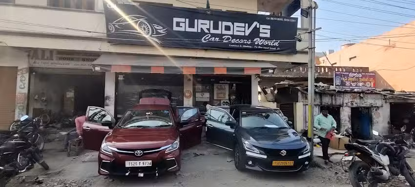 Gurudev&rsquo;s car decors world