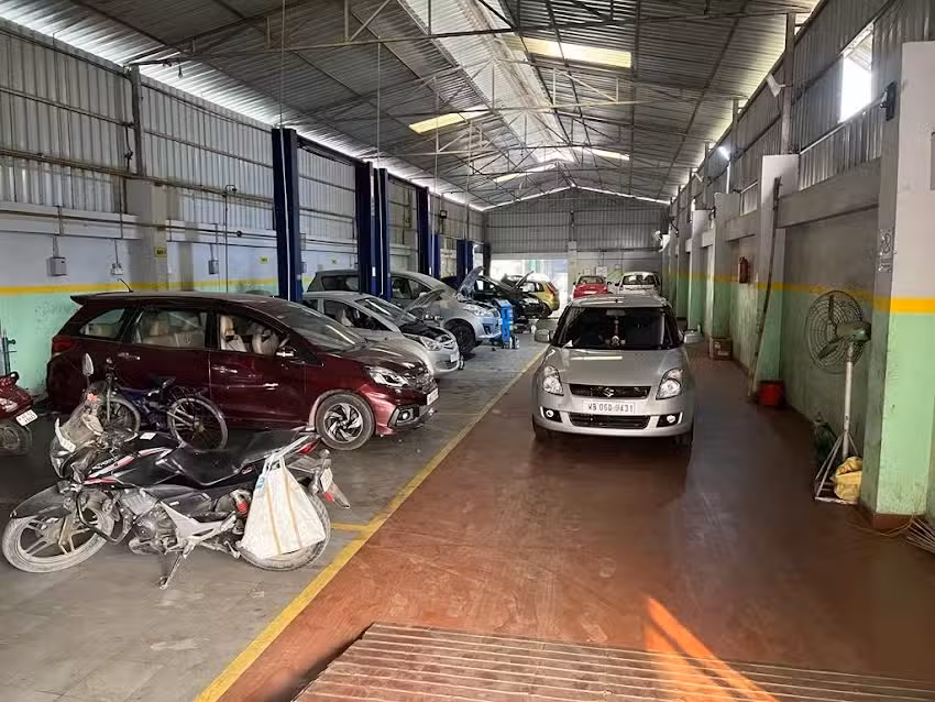 Mahindra first choice car (Akash Automobiles)