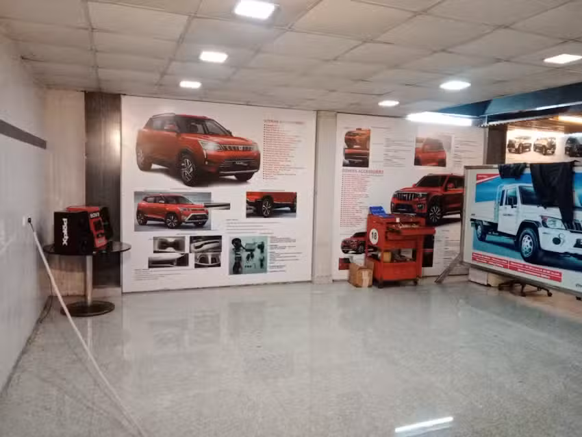 Mahindra Mighty Auto wheels