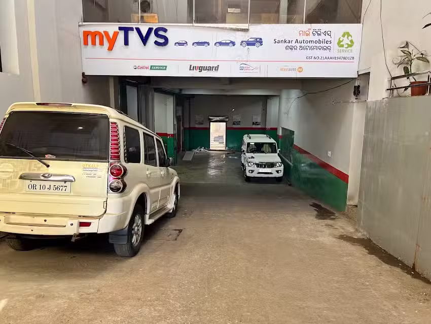 multi car service center