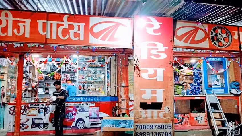 Om shiv shakti auto mobile mahindra wale