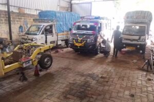 Royal Auto Service center Mahindra