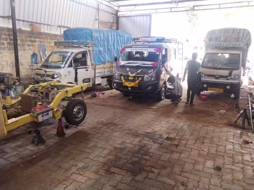 Royal Auto Service center Mahindra