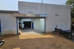 Sanghi Three wheeler garage for bajaj