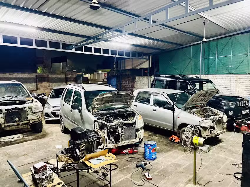 Shree Bayosa Motors Car repairing shop