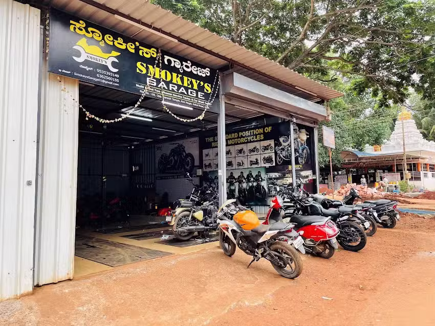 Smokey&rsquo;s Garage