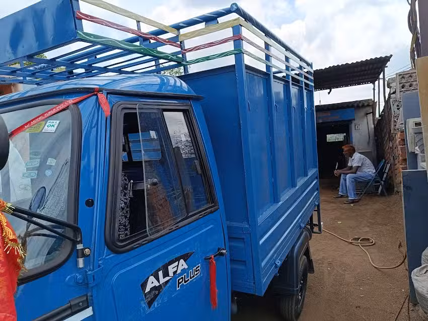 Suresh Vishwakarma heavy vechile work shop