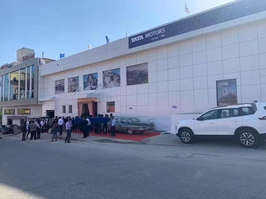 Tata Motors Cars Service Centre – Roshan Tata, 22 GDN